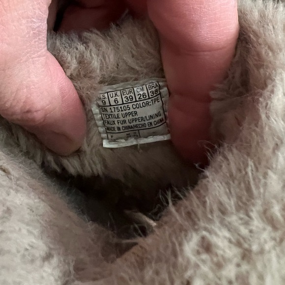 Skechers GoLounge Fluffy Slippers - Picture 5 of 5